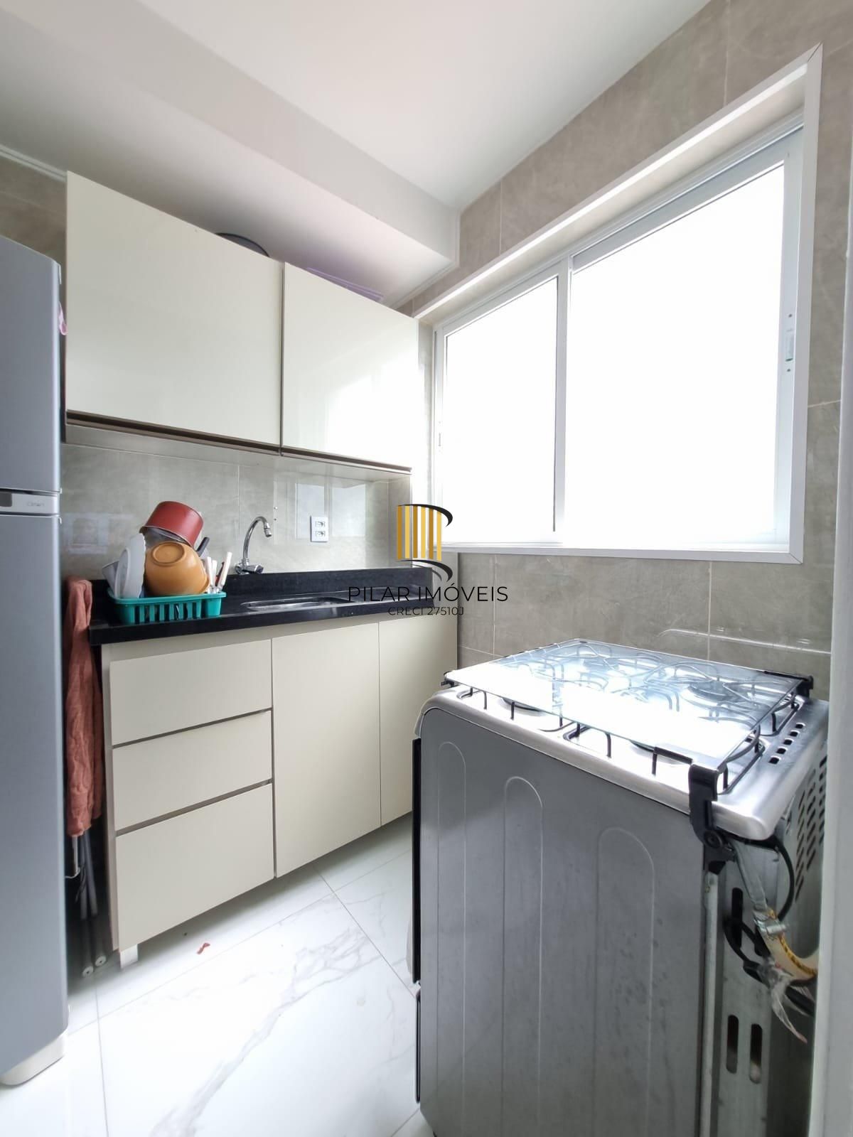 Vende apartamento semimobiliado no bairro Passo da Areia