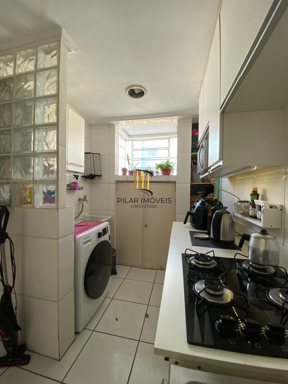 Apartamento 02 dormitórios com vaga de garagem escriturada