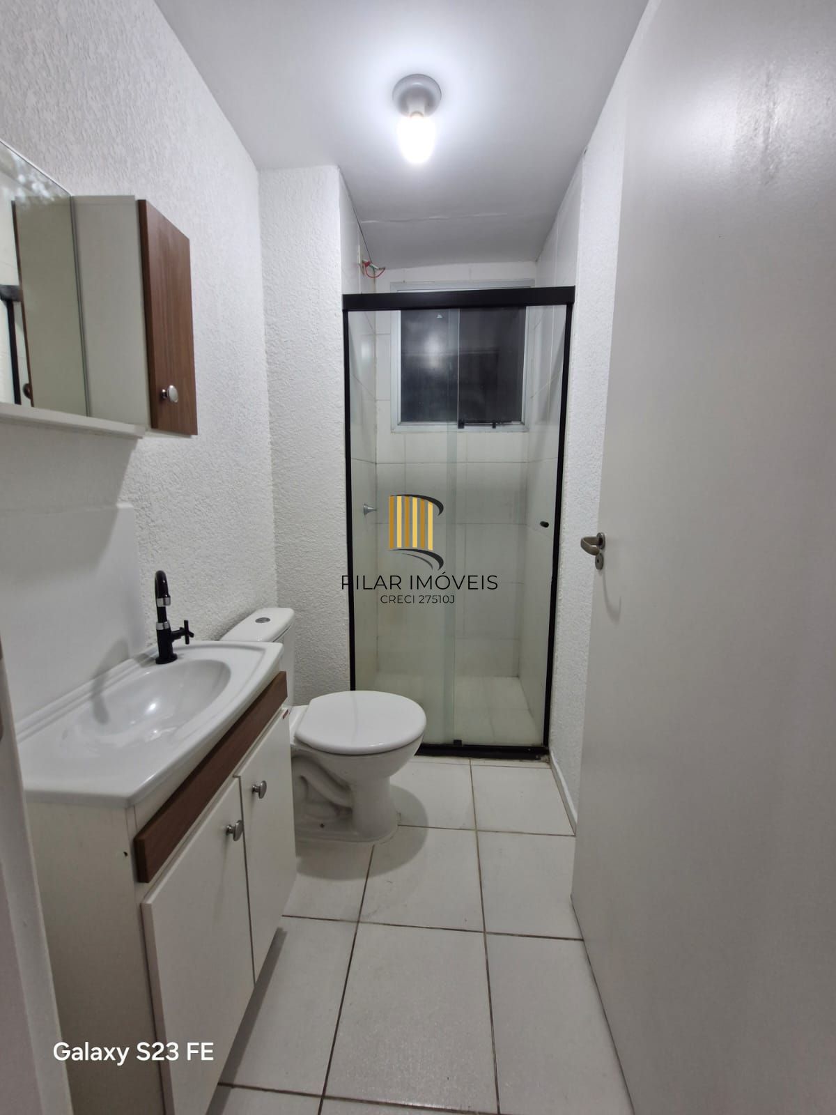 Apartamento com 02 dormitórios e com vaga de estacionamento rotativo