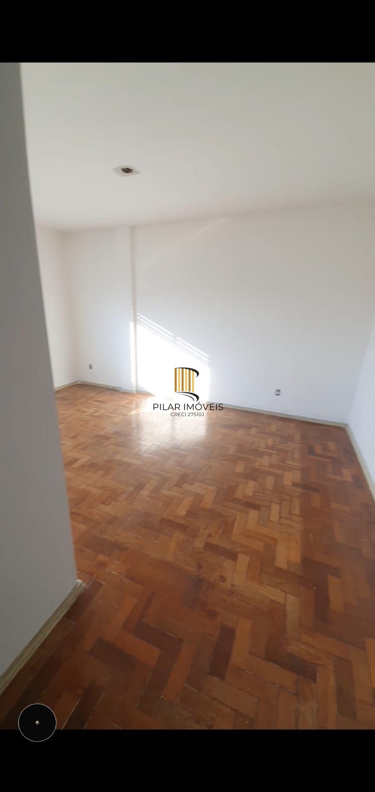 Apartamento com 03 dormitórios e vaga de garagem