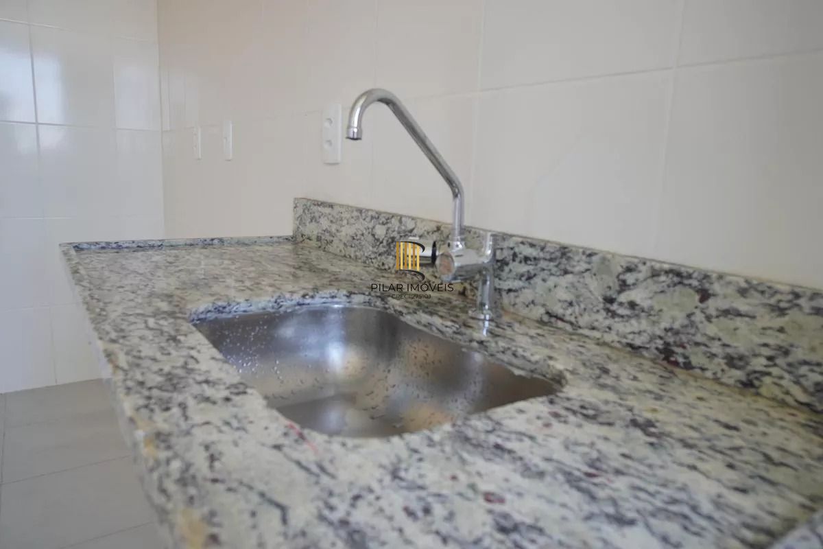 Apartamento com 02 dormitórios e  vaga escriturada