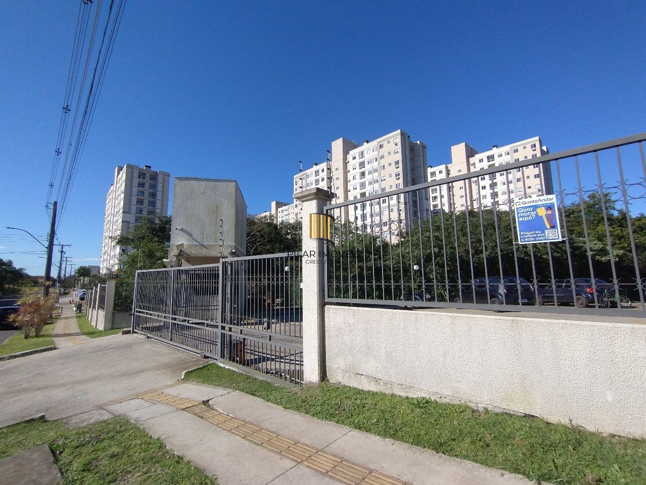 Apartamento com 02 dormitórios e com vaga de garagem