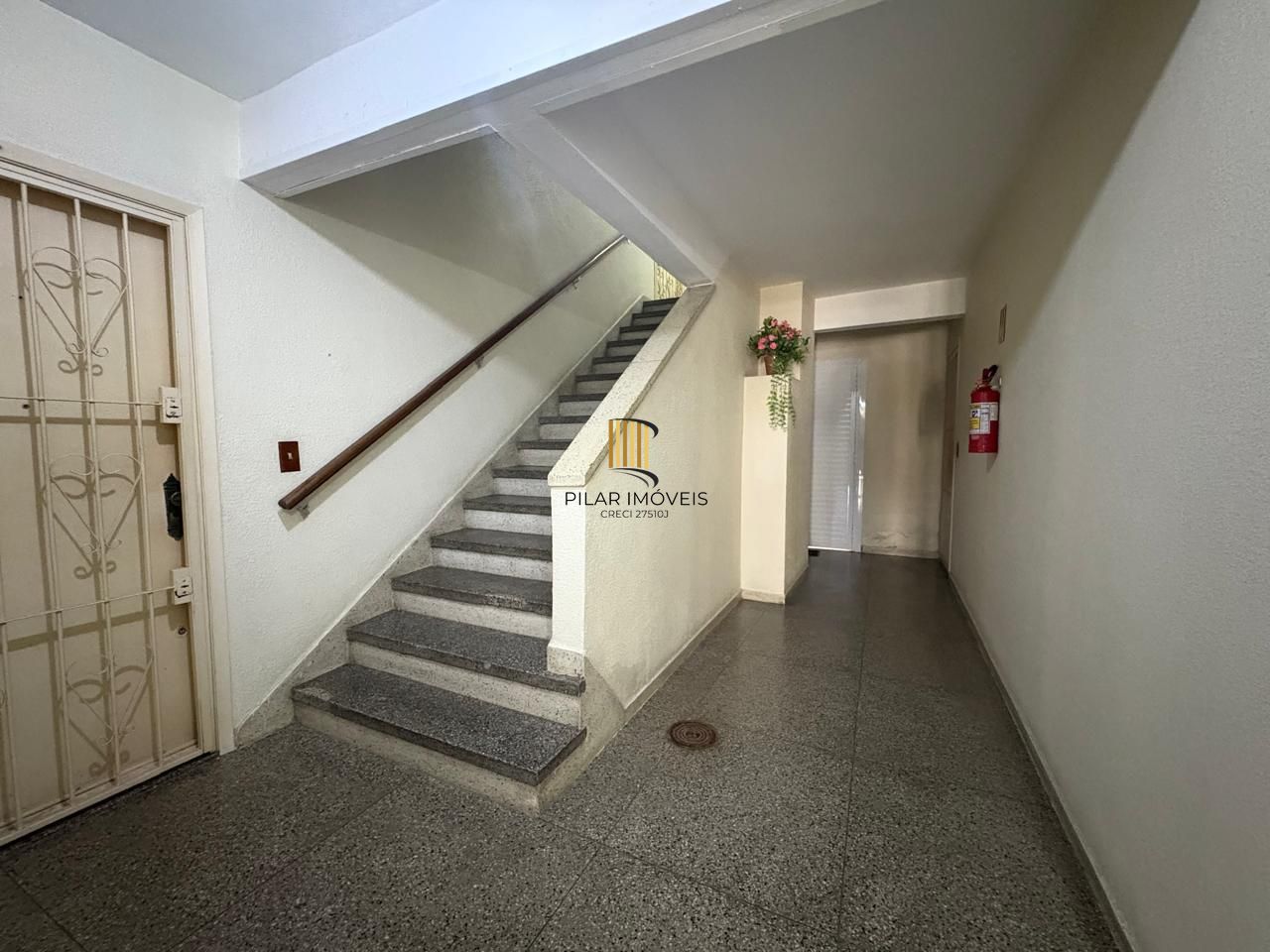 Apartamento com 03 dormitórios com 01 vaga de garagem escriturada