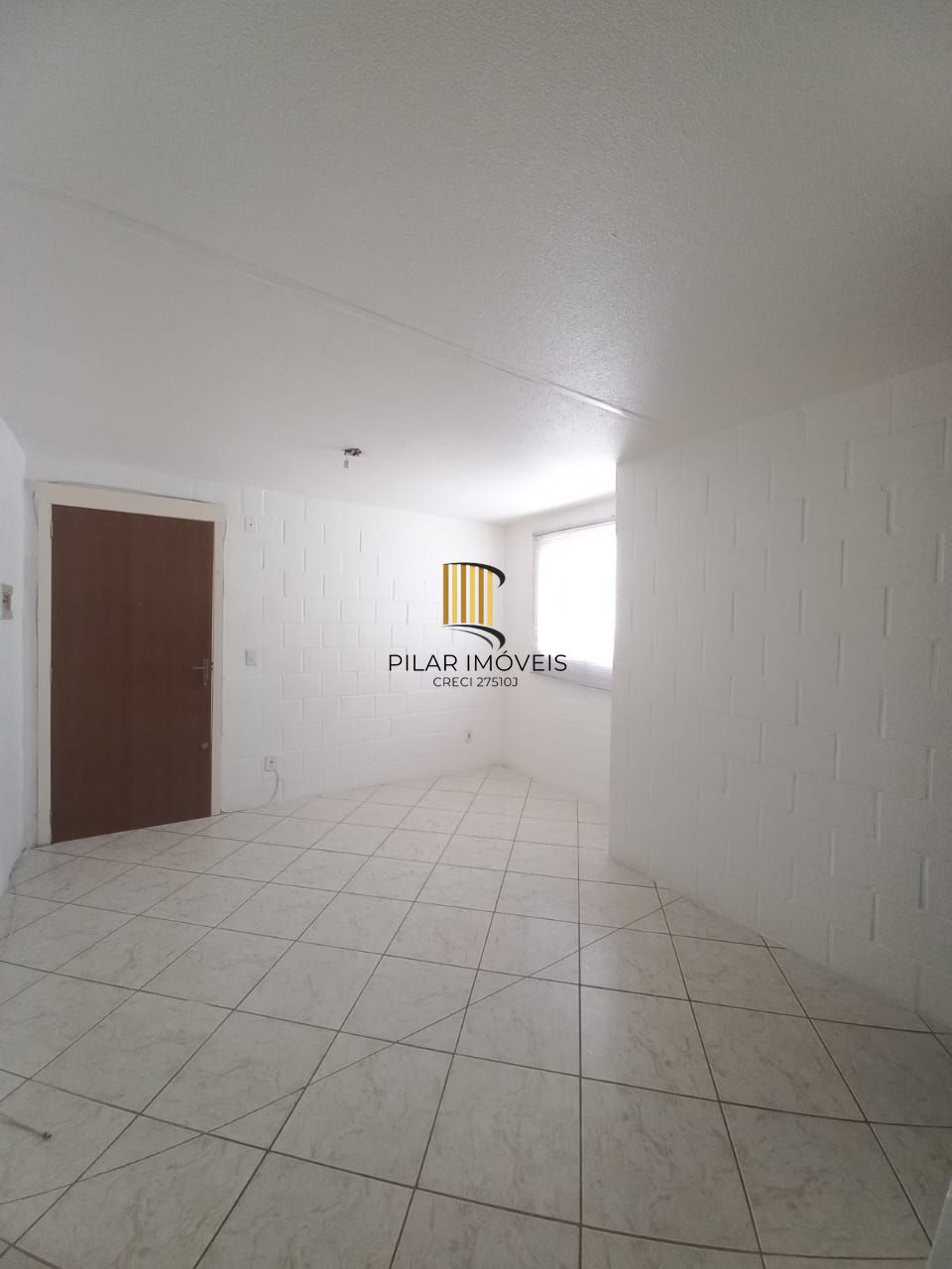 Apartamento com 02 dormitórios com estacionamento por convenção