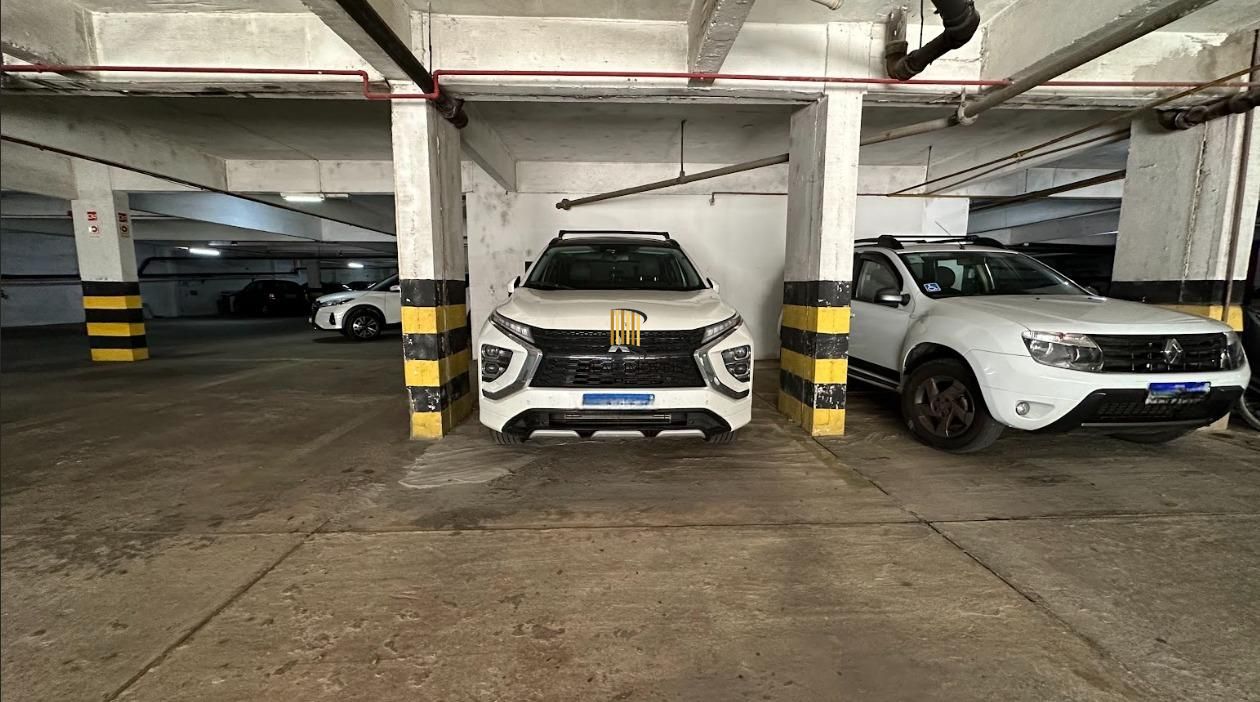 Apartamento com 02 dormitórios e vaga de garagem escriturada