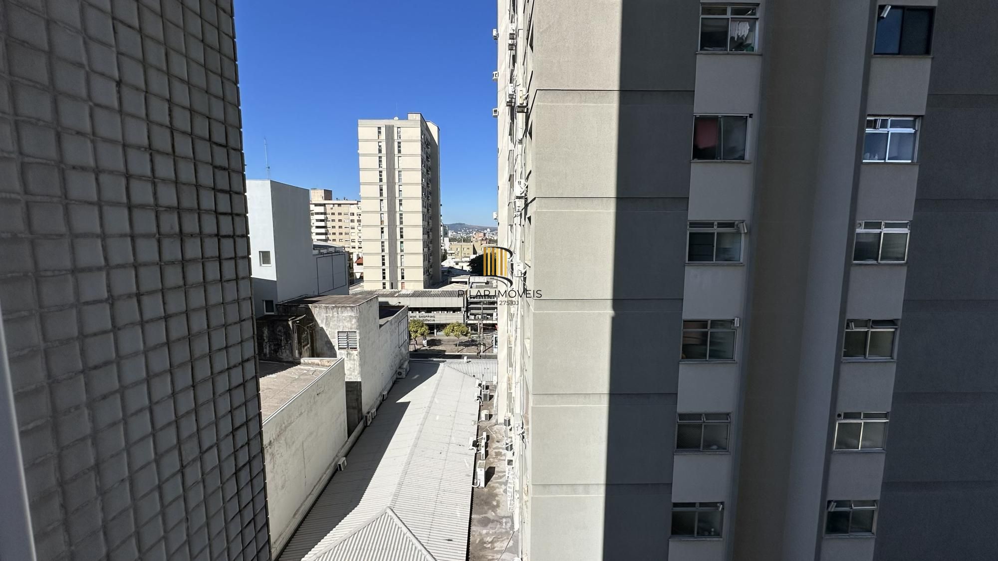Apartamento com 02 dormitórios e vaga de garagem escriturada