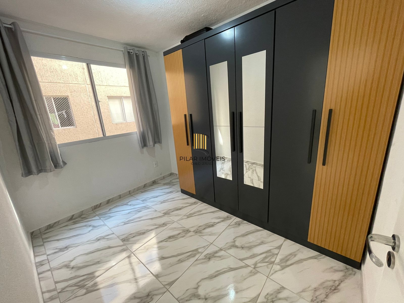 Apartamento com dois dormitórios e vaga de garagem