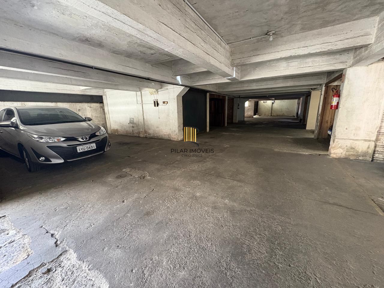 Apartamento com 03 dormitórios com 01 vaga de garagem escriturada