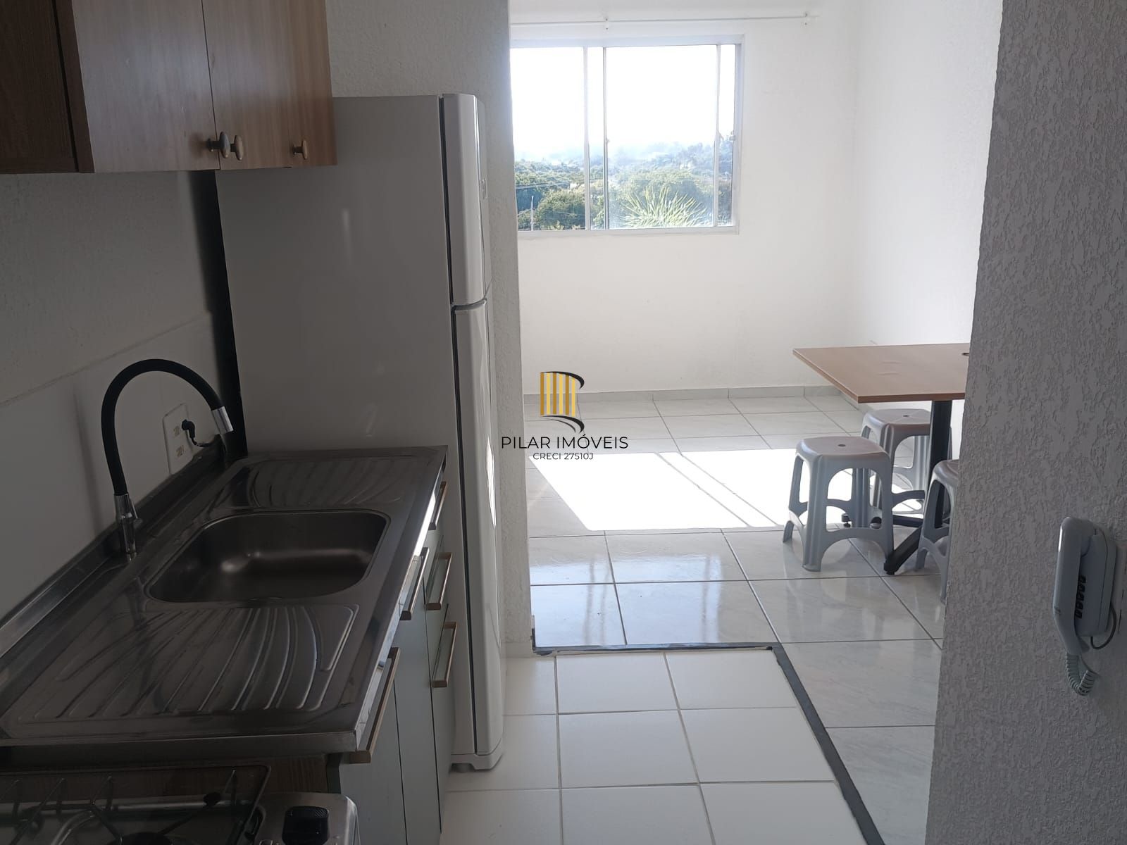 Apartamento 02 dormitórios com garagem