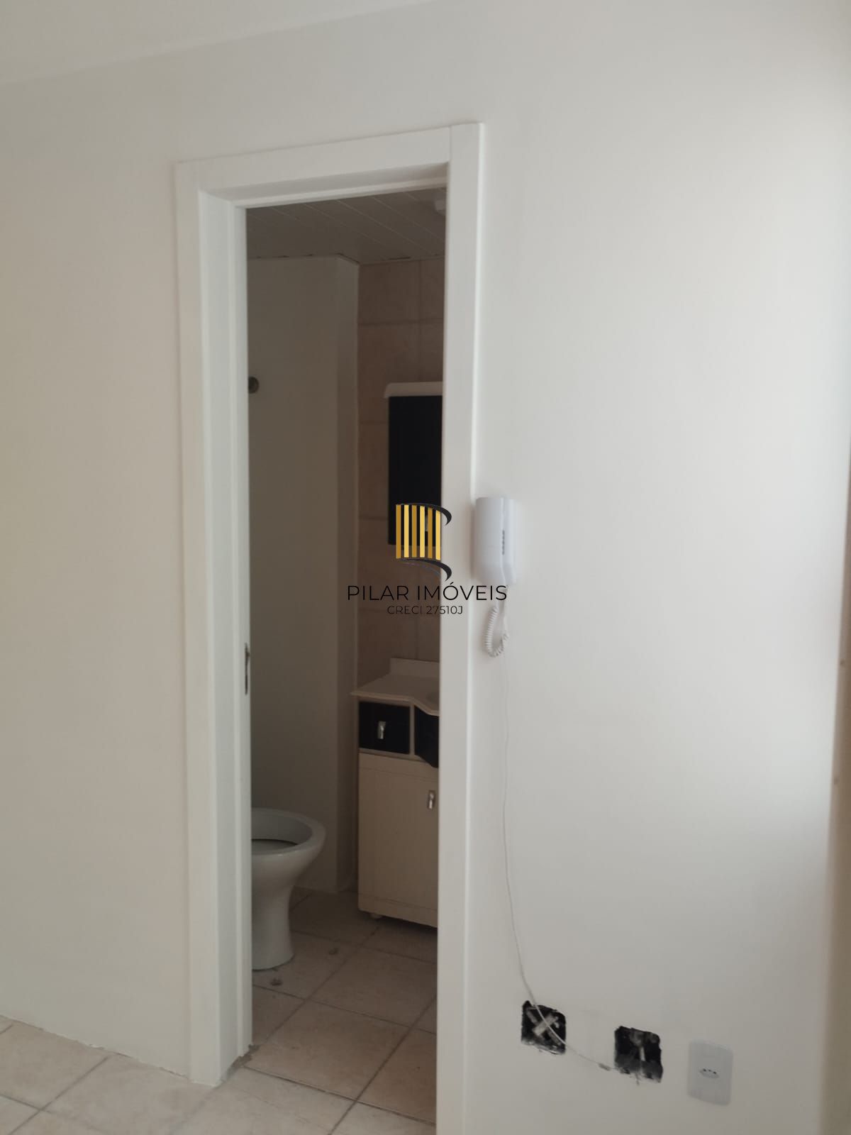 Apartamento com dois dormitórios com garagem