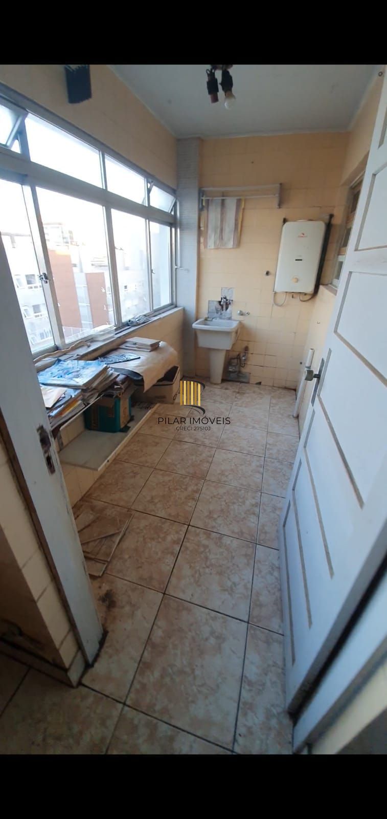 Apartamento com 03 dormitórios e vaga de garagem
