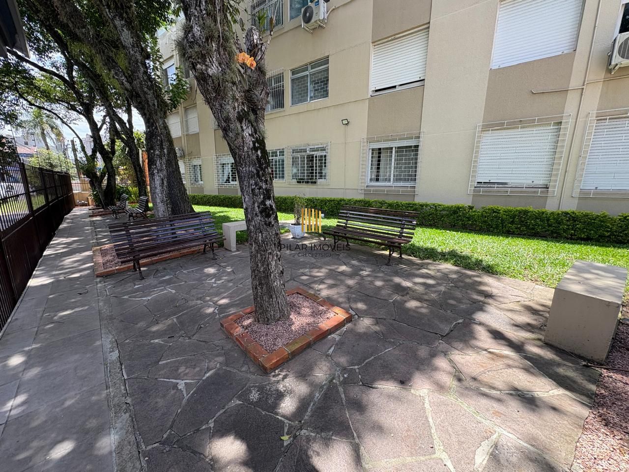 Apartamento com 03 dormitórios com 01 vaga de garagem escriturada