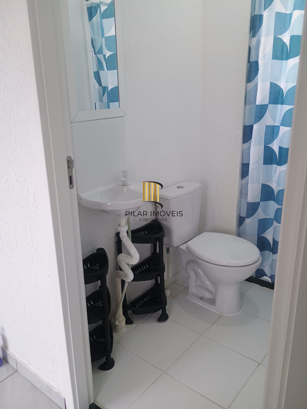 Apartamento 02 dormitórios com garagem
