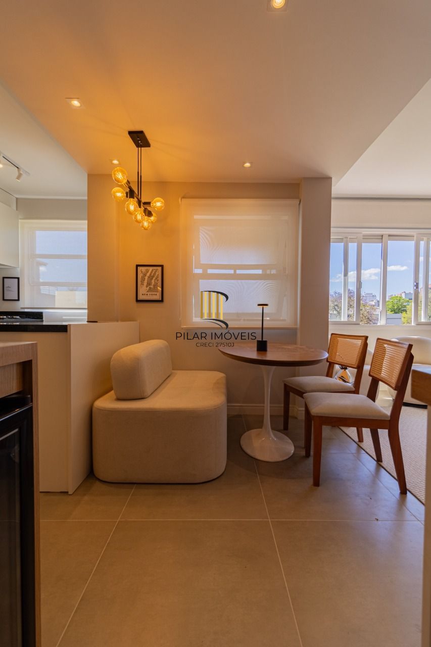 Apartamento com 02 dormitórios e com 01 vaga de garagem Mont Serrat