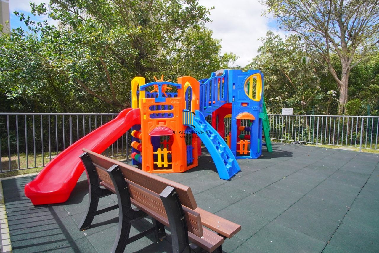 Apartamento com 02 dormitórios e com vaga de garagem