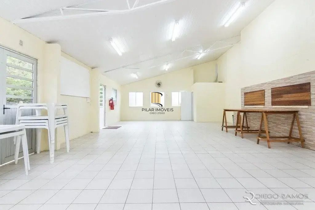 Apartamento com dois dormitórios com garagem