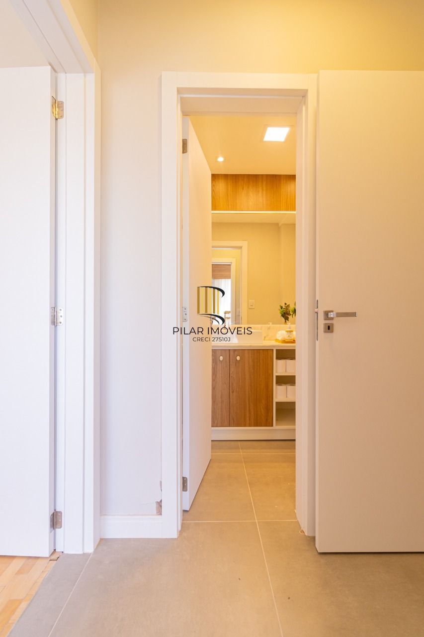 Apartamento com 02 dormitórios e com 01 vaga de garagem Mont Serrat