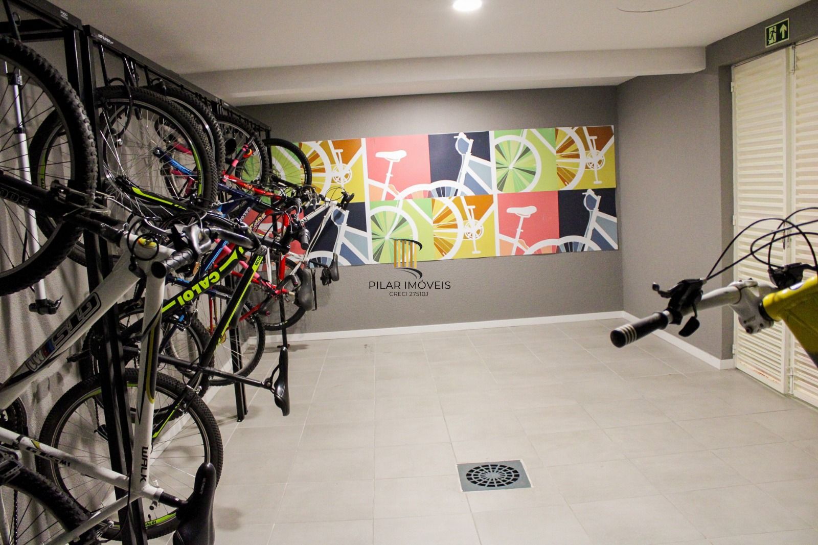 Apartamento 02 dormitórios com 01 suíte e 01 vaga de garagem escriturada