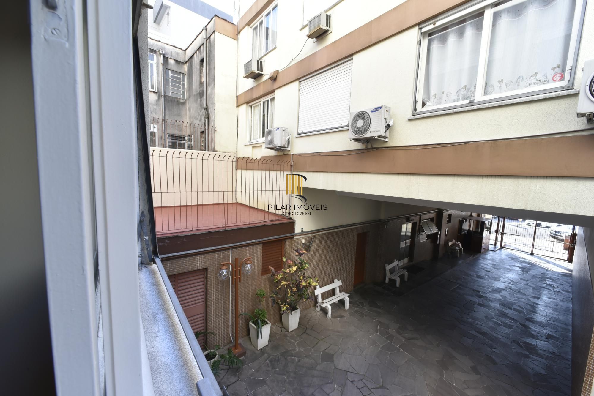 Apartamento com 2 dormitórios e terraço na Cristóvão Colombo!