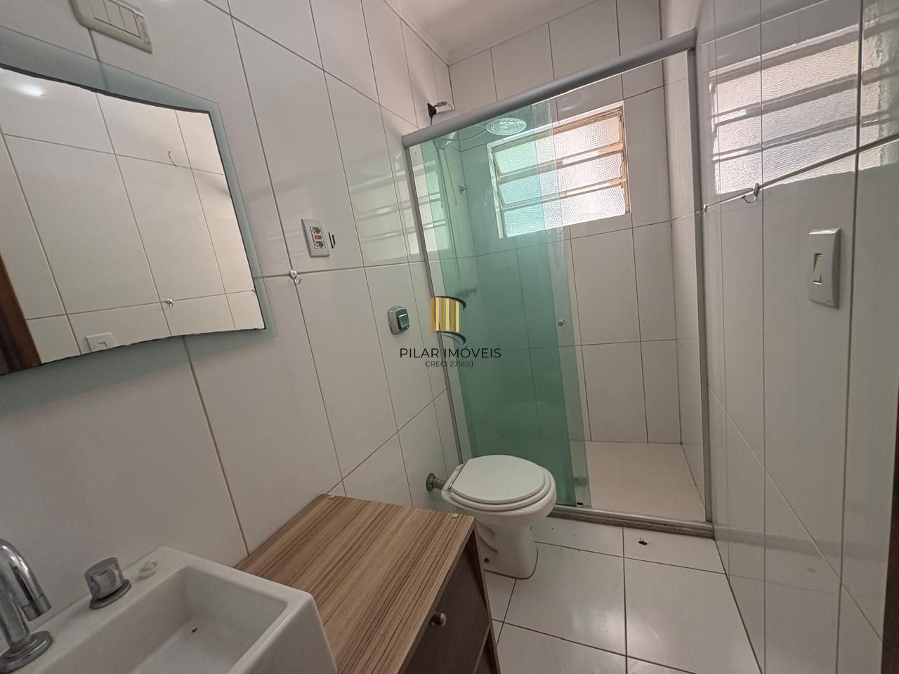 Apartamento com 03 dormitórios com 01 vaga de garagem escriturada