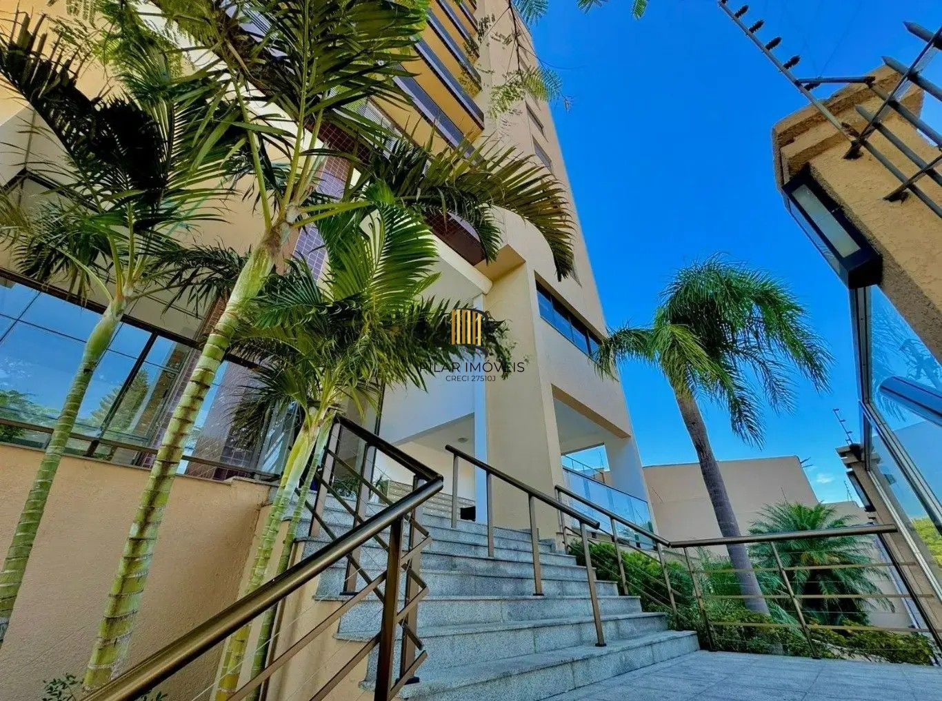 Apartamento mobiliado à venda no Cristo Redentor