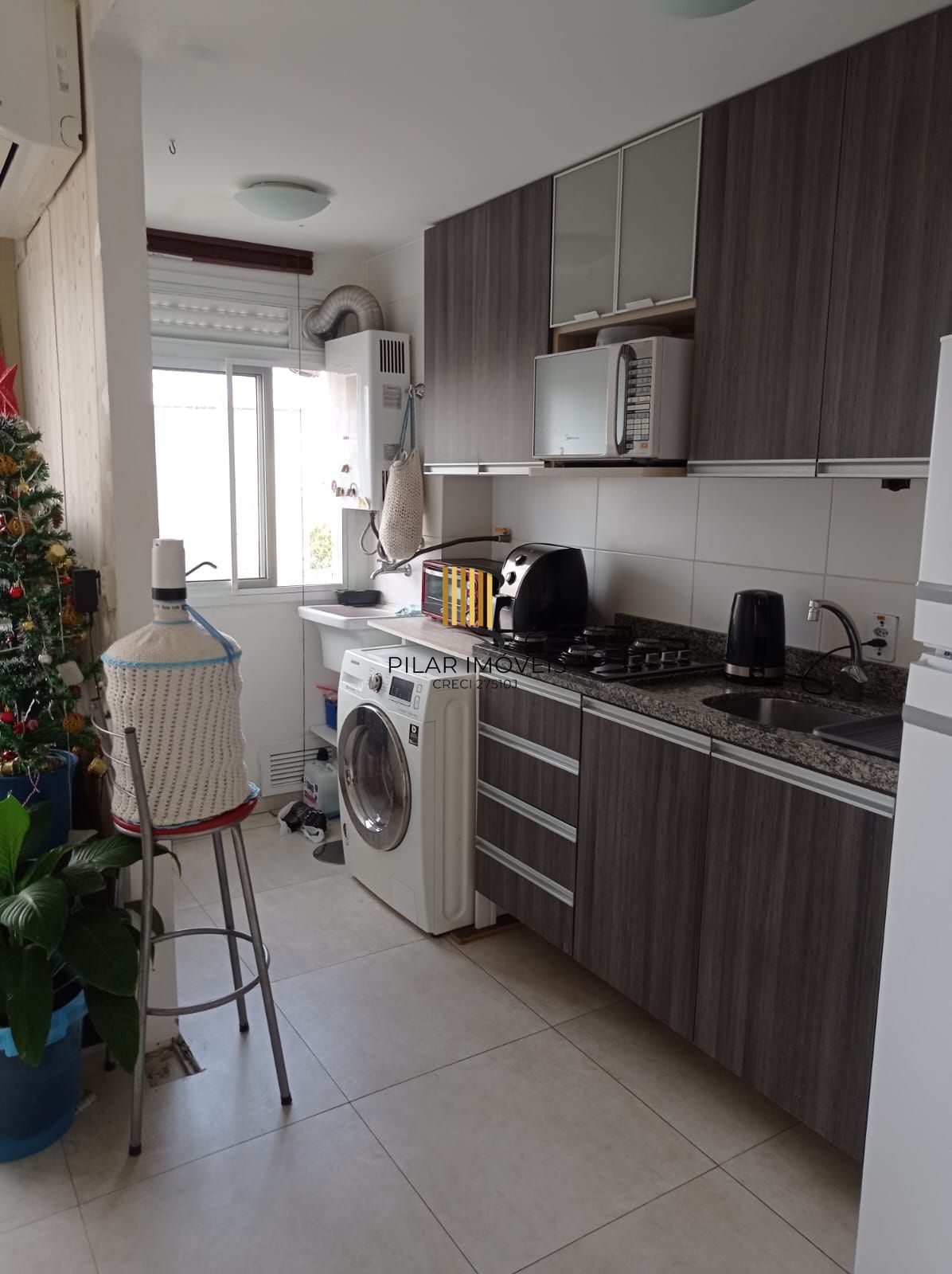Apartamento com 03 dormitórios sendo 01 suíte com 01 vaga de garagem
