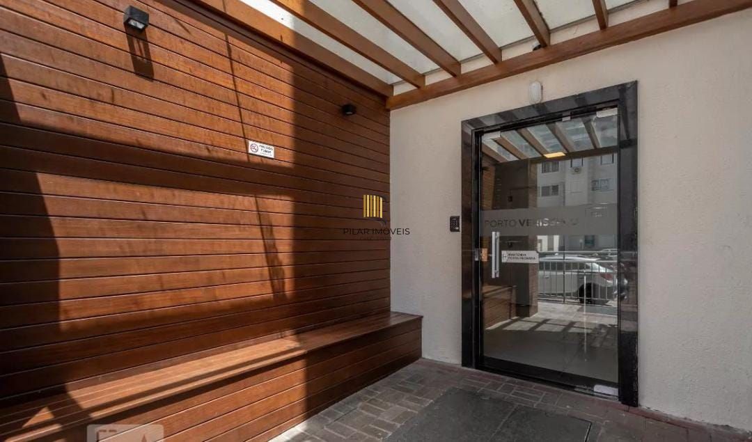 Apartamento 02 dormitórios com vaga, no bairro Humaitá.