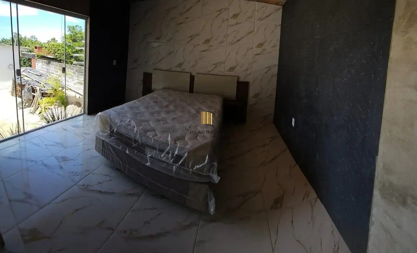 Casa com 02 dormitórios com 02 vagas de garagem
