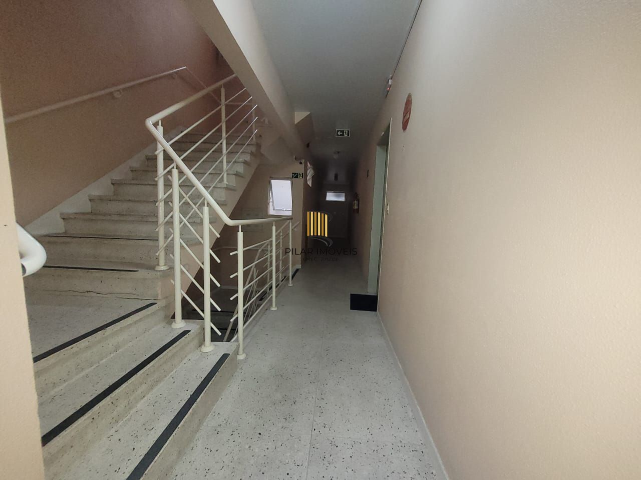 Apartamento de frente 2 dormitórios e vaga coberta próximo do Hospital Conceição