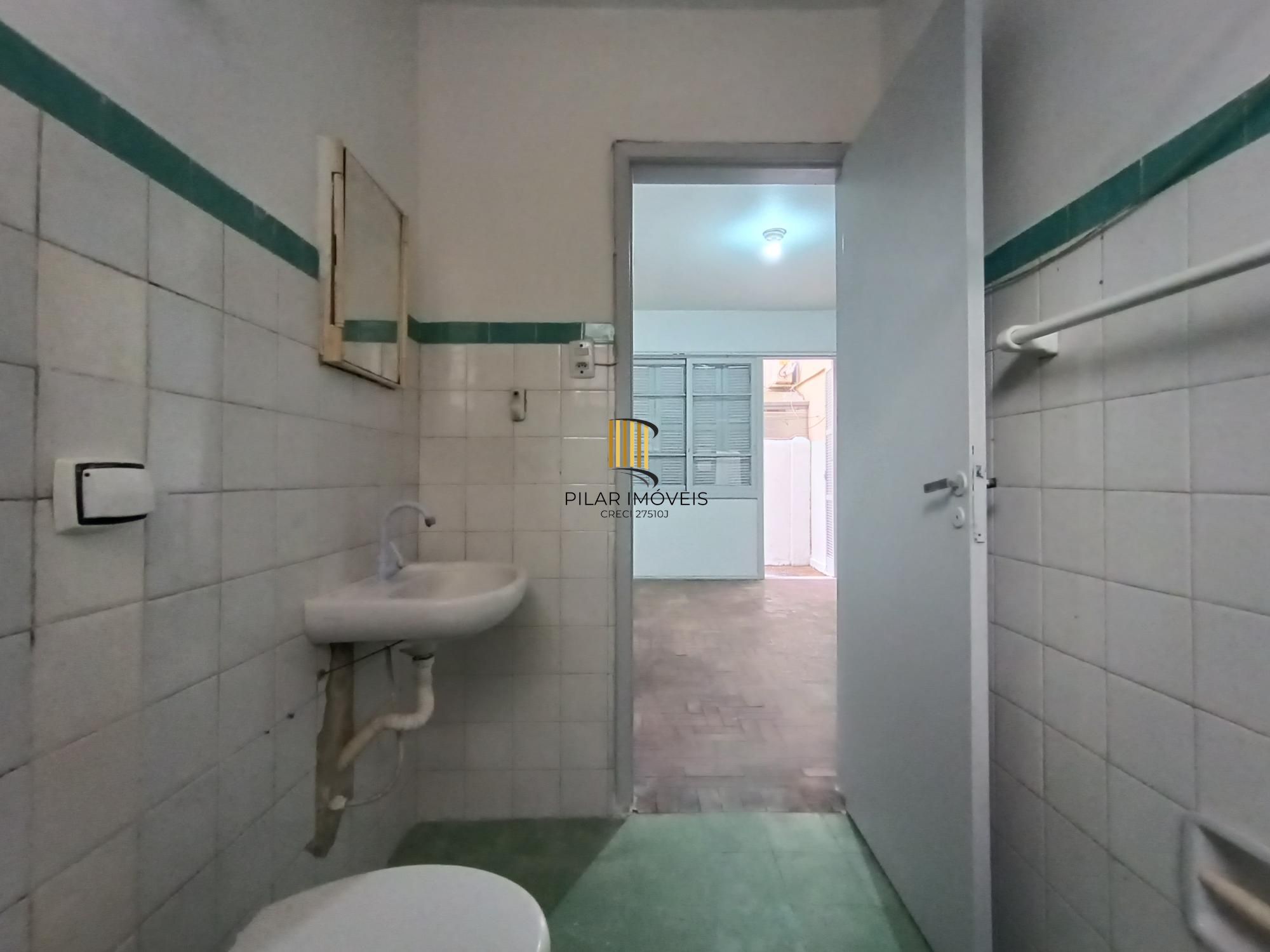 Apartamento com 02 dormitórios com garagem