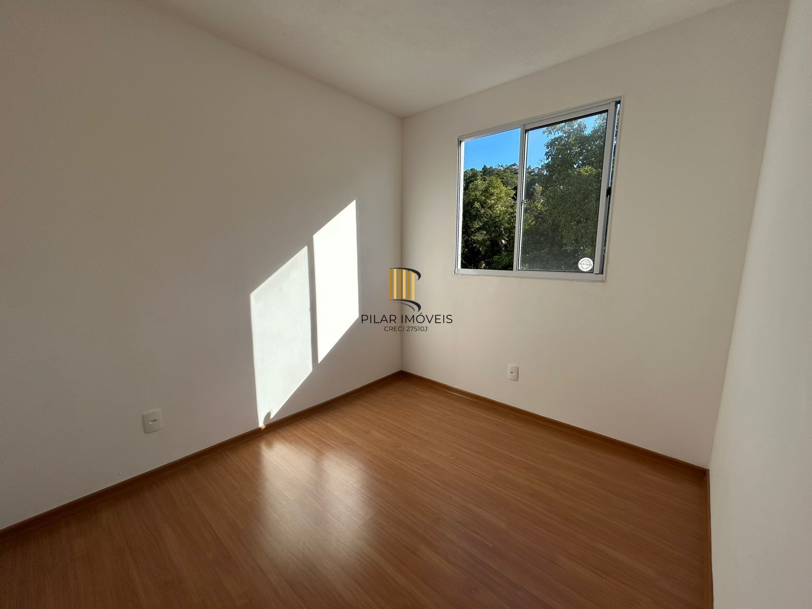 Apartamento com 02 dormitórios com vaga