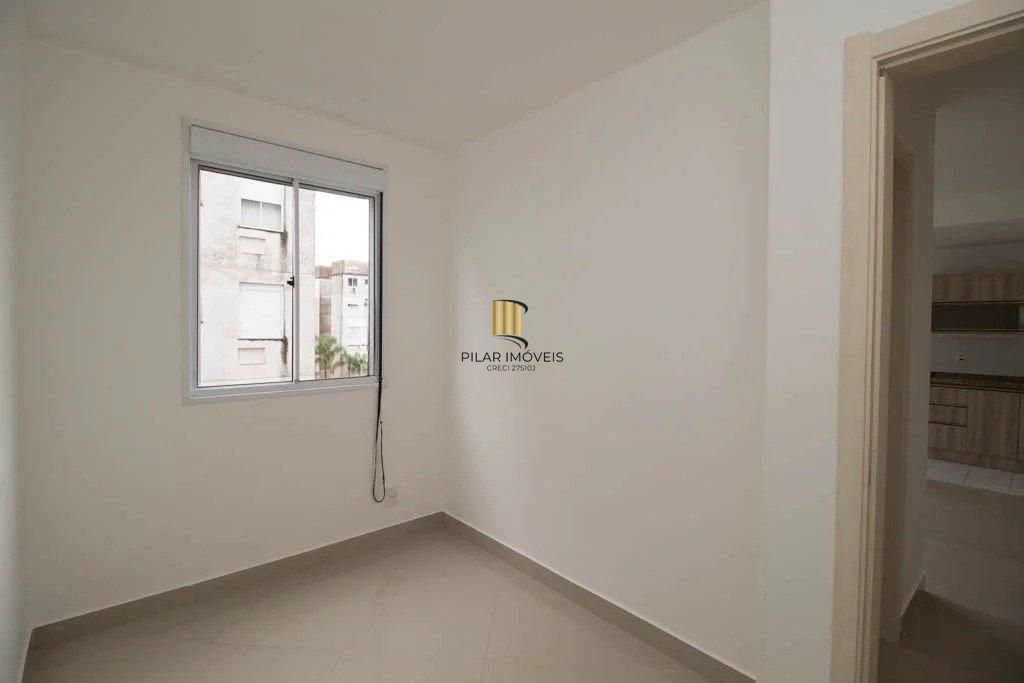 Apartamento 02 dormitórios com garagem escriturada no Bairro Ipanema