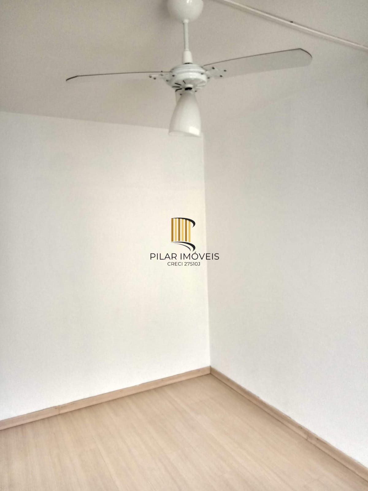 Apartamento com 02 dormitórios com vaga de garagem por convenção