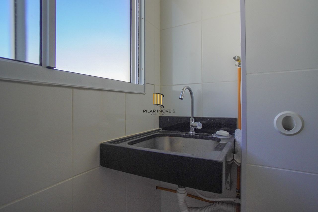 Apartamento com 02 dormitórios e com vaga de garagem