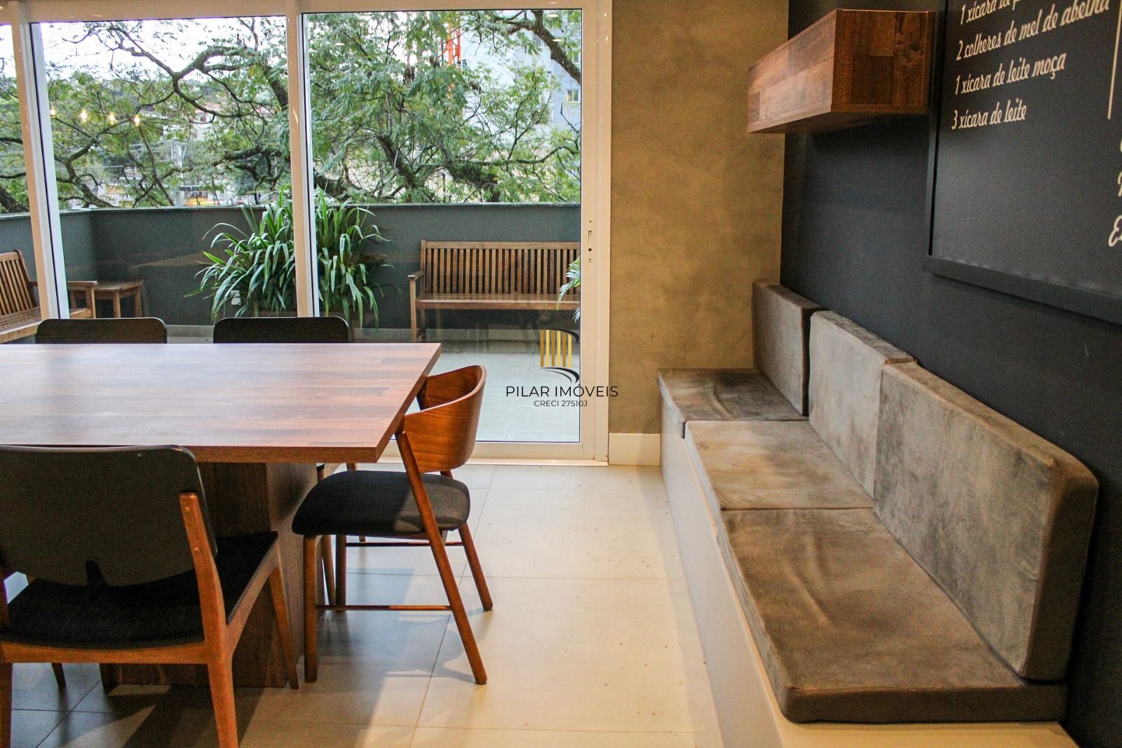 Apartamento 02 dormitórios com 01 suíte e 01 vaga de garagem escriturada