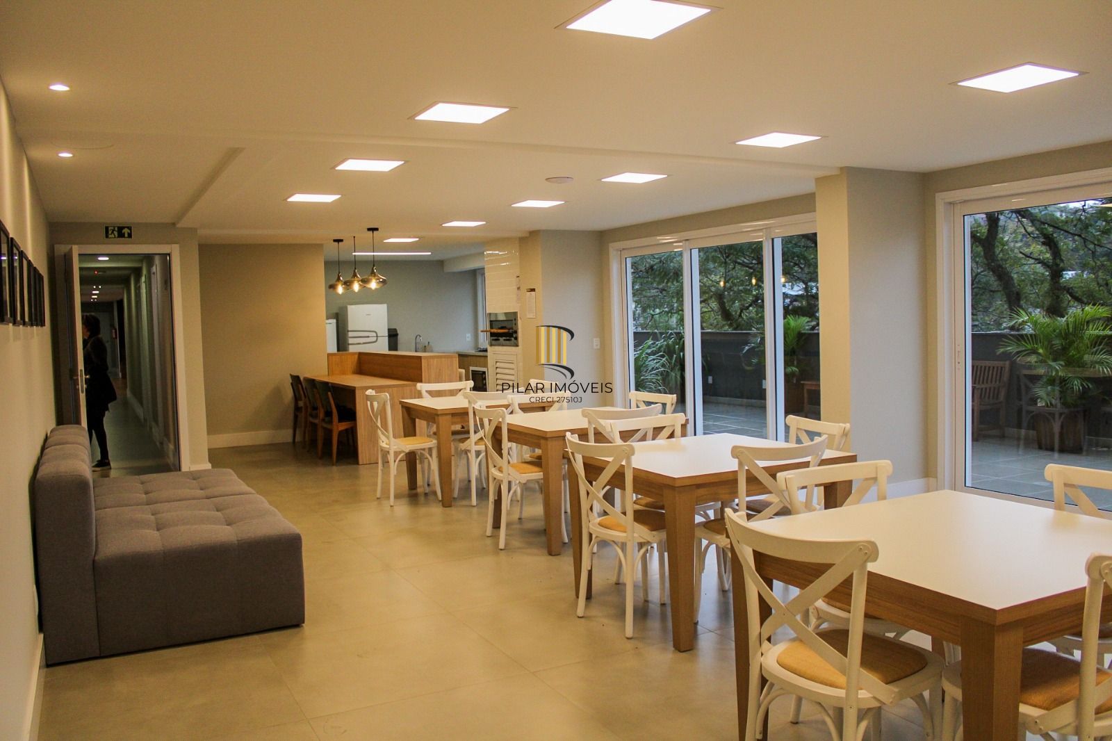 Apartamento 02 dormitórios com 01 suíte e 01 vaga de garagem escriturada