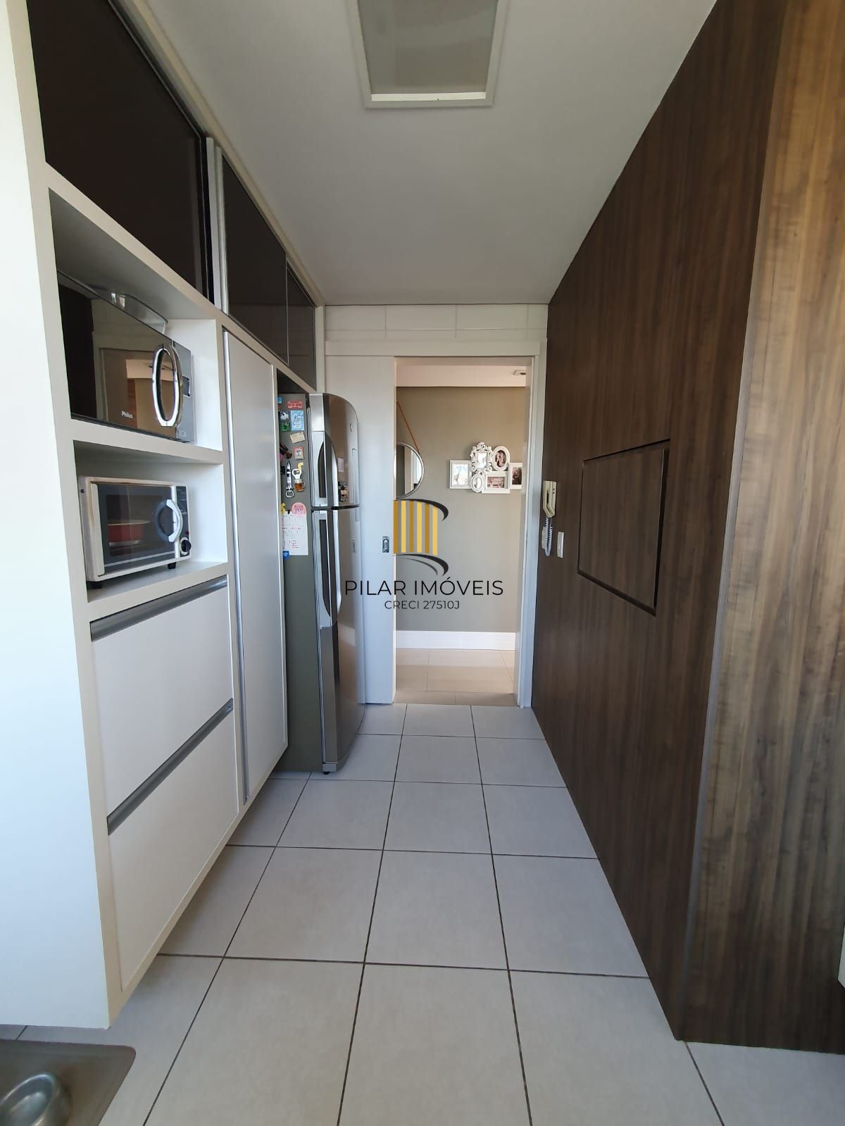 Apartamento mobiliado com 03 dormiórios, transformado em 02 e 02 vagas de garagem