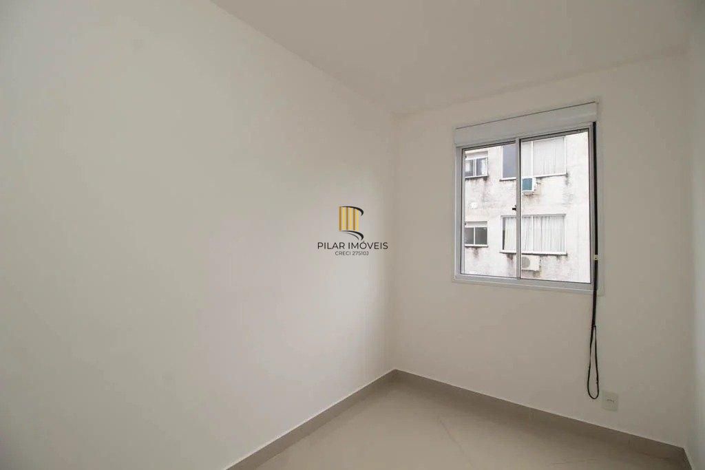 Apartamento 02 dormitórios com garagem escriturada no Bairro Ipanema