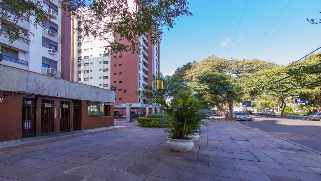 Cobertura 3 dormitórios, piscina, lareira, vista e 3 vagas no Solarium Lindóia