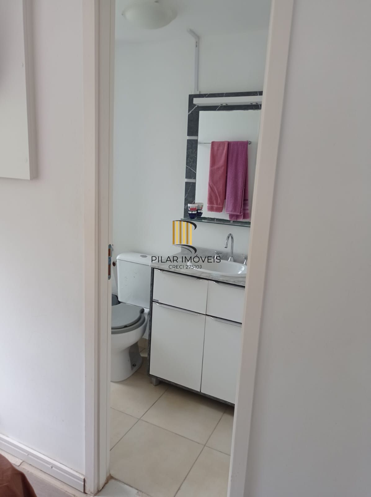 Apartamento com 03 dormitórios sendo 01 suíte com 01 vaga de garagem