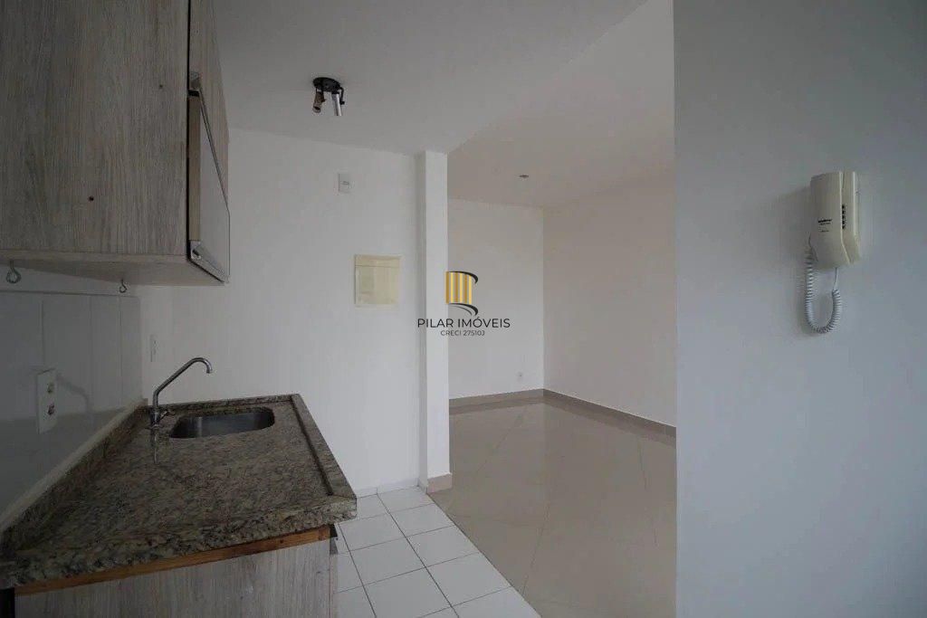Apartamento 02 dormitórios com garagem escriturada no Bairro Ipanema