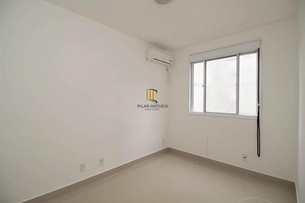 Apartamento 02 dormitórios com garagem escriturada no Bairro Ipanema