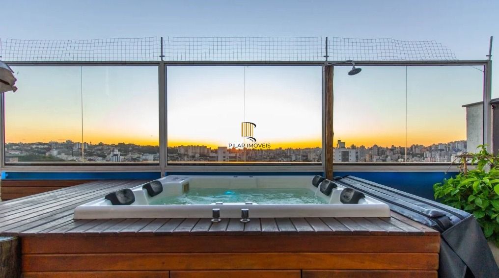 Cobertura de 01 dormitório com 02 vagas de garagens escrituradas