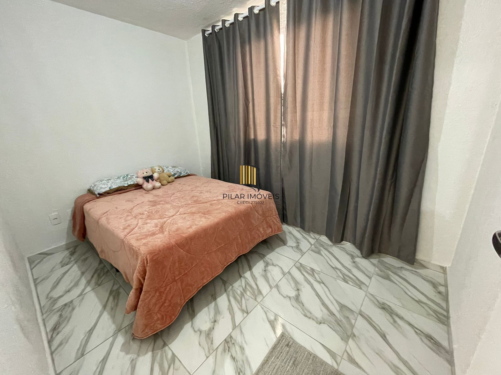 Apartamento com dois dormitórios e vaga de garagem