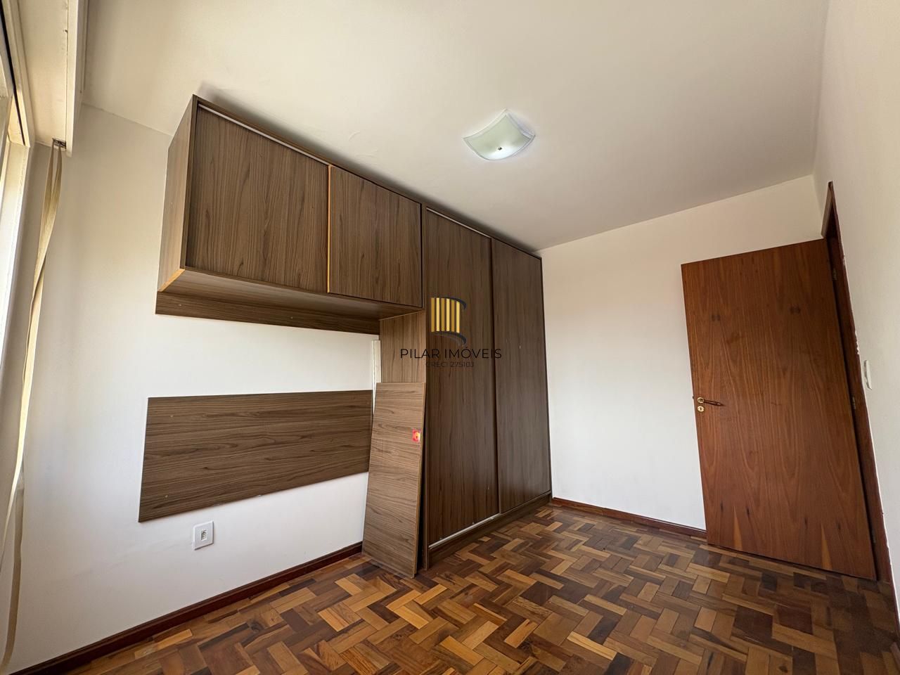 Apartamento com 03 dormitórios com 01 vaga de garagem escriturada