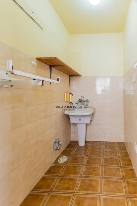 Apartamento com 03 dormitórios com 01 vaga de garagem escriturada sub solo