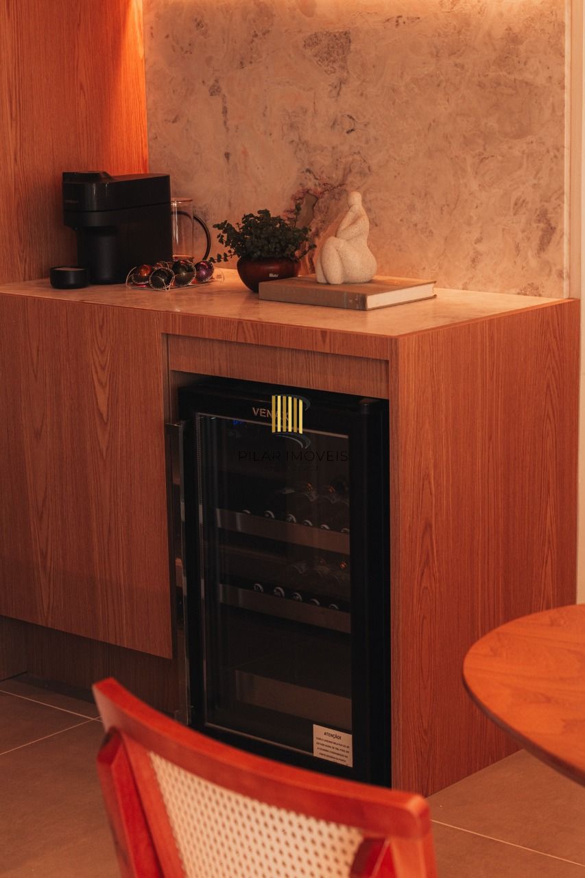 Apartamento com 02 dormitórios e com 01 vaga de garagem Mont Serrat