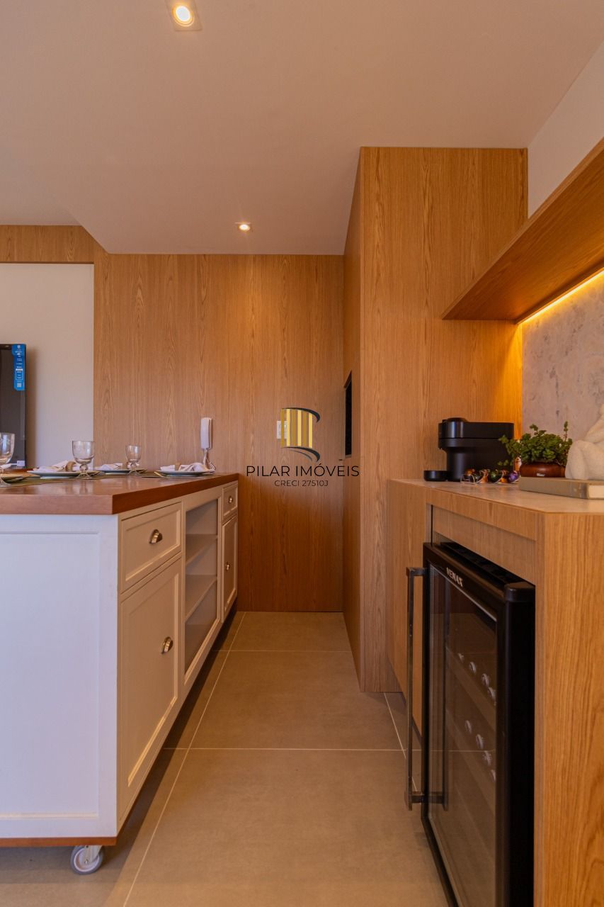 Apartamento com 02 dormitórios e com 01 vaga de garagem Mont Serrat