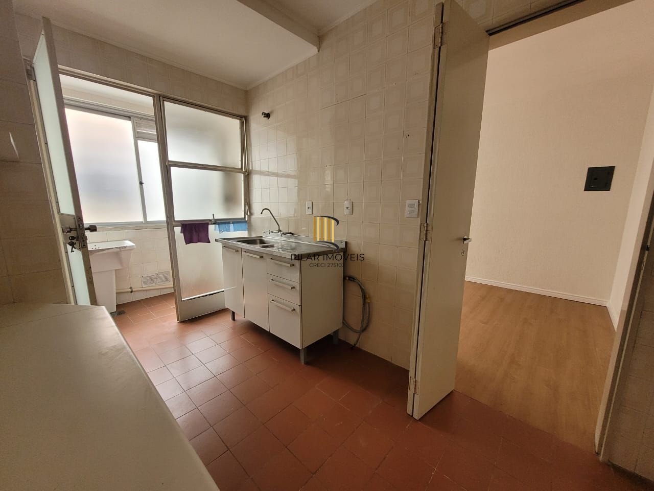 Apartamento de frente 2 dormitórios e vaga coberta próximo do Hospital Conceição