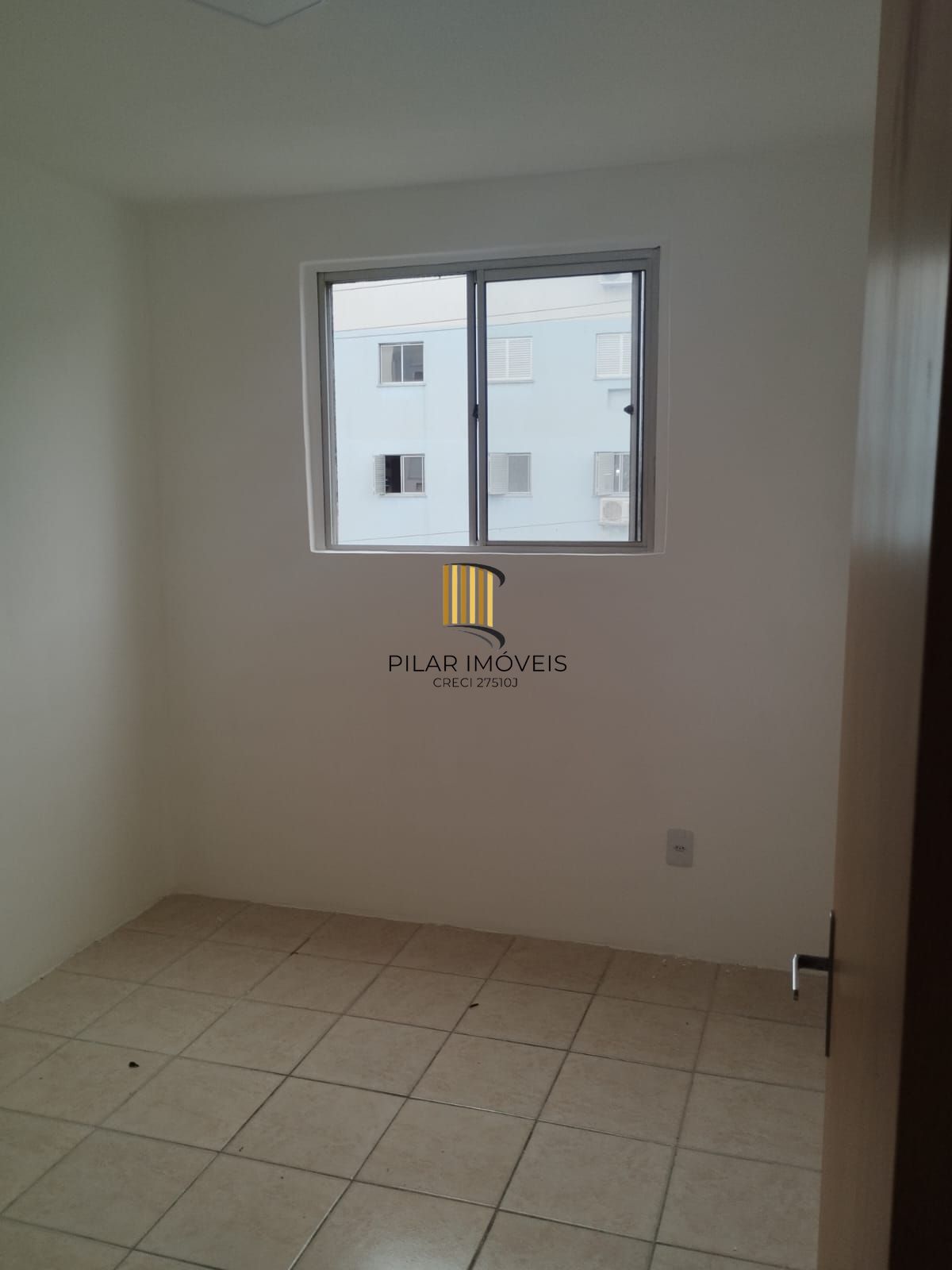 Apartamento com dois dormitórios com garagem